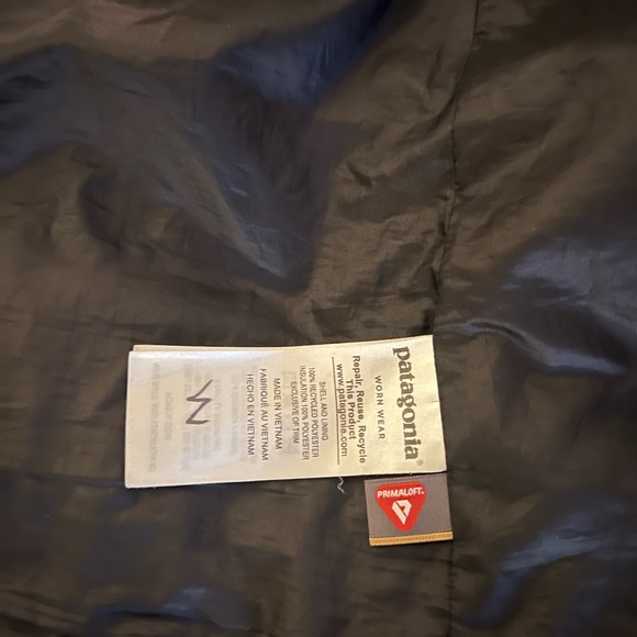 Black women’s medium Nanopuff jacket from Patagonia. - Picture 5 of 7